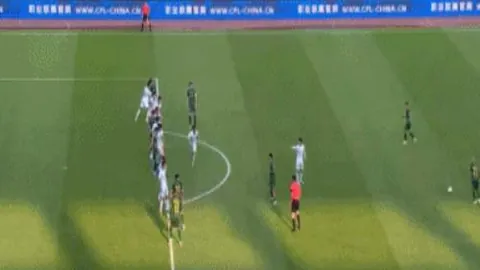 黄蜂客场挑战湖人遭逆袭，詹姆斯孤军奋战无果