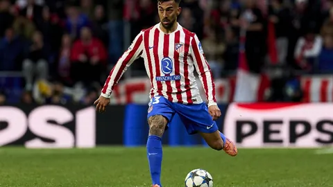 洛卡特利荣膺欧足联官方全场最佳球员荣誉